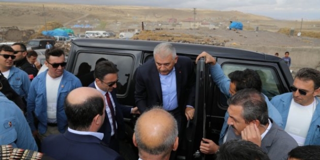 Başbakan Yıldırım'dan şehit ailesine ziyaret
