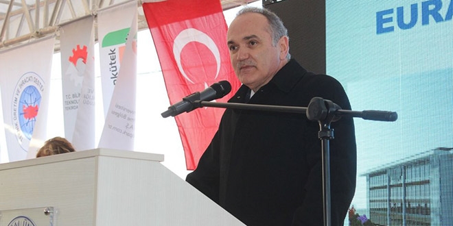 'Artık Cumhurbaşkanları anayasa kitapçığı fırlatmayacak'