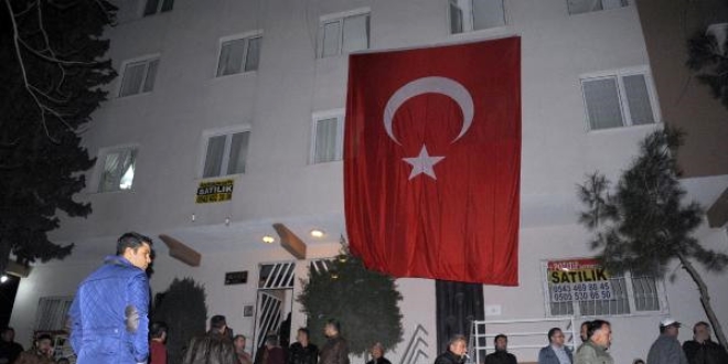 Şehit yüzbaşı Fuat Oğuzcan'ın Gaziantep'teki babaevinde yas var