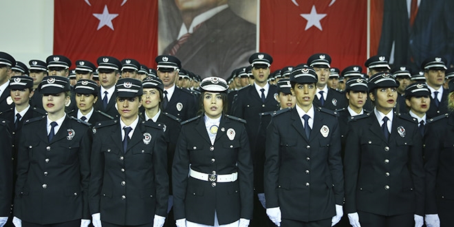 976 komiser yardımcısı diplomalarını aldı