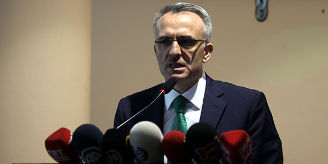 Maliye Bakanı: Futbolda jübile var da siyasette yok mu?