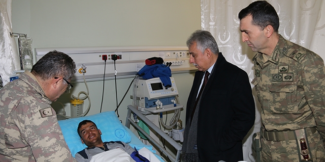 Vali Toprak, yaralı askerleri ziyaret etti