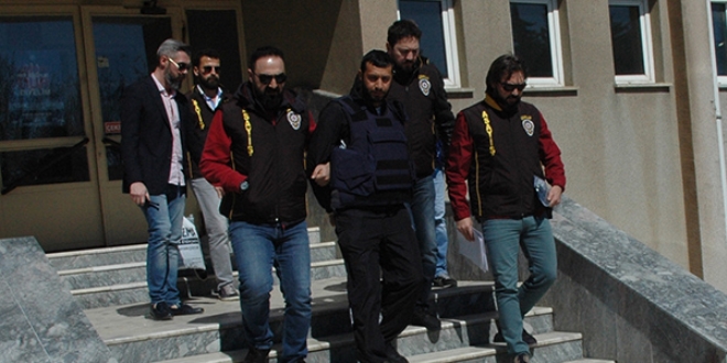 Firari zanlı çöp konteynerinde yakalandı
