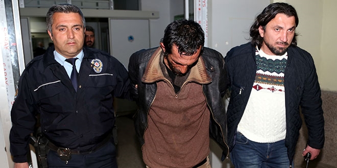 Samsun'da polise bıçaklı saldırı: 2 yaralı