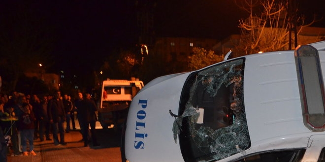 Adana'da polis aracyla kamyonet arpt