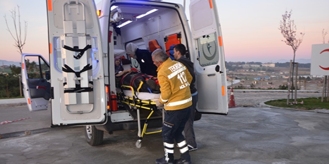 Yoldan çıkan araç, tarlaya devrildi: 1 ölü, 4 yaralı