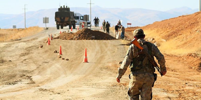 Hakkari'de yola tuzaklanan patlayıcı imha edildi