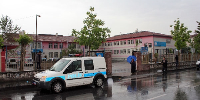 Kütahya'da 15 öğrenci, hastaneye kaldırıldı