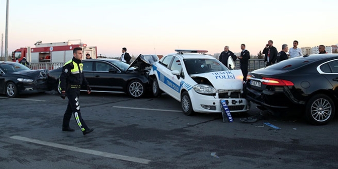 Zeybekci'nin konvoyunda kaza: 1 polis yaralı