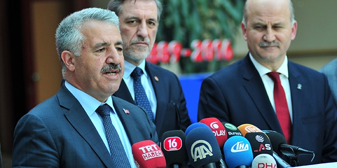 'Başbakan ayrı bir yere çekiyor, cumhurbaşkanı ayrı bir yere'