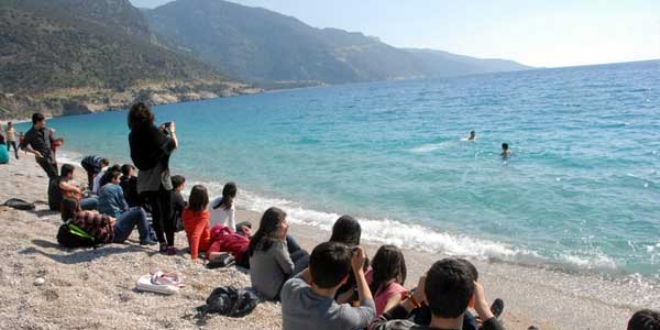 Scak hava Fethiye'de sahilleri hareketlendirdi