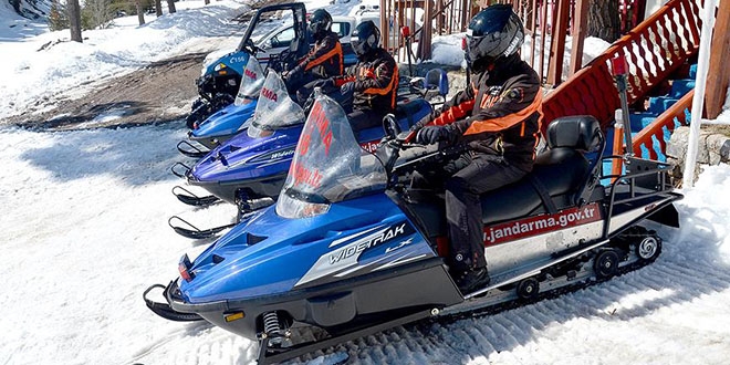 JAK timleri kayakseverlerin imdadına koşuyor