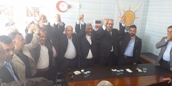 MHP'li meclis üyesi ve HDP'li yöneticiler Ak Parti'ye geçti