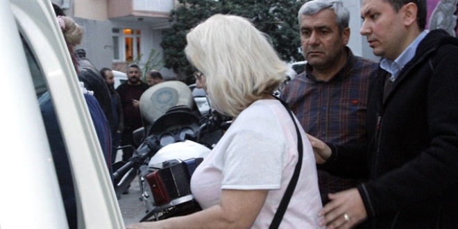Başörtülü stand görevlilerine saldıran şüpheliler adliyeye sevk edildi