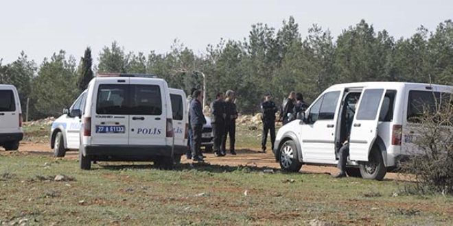 Emekli polisin cesedi boş arazide bulundu