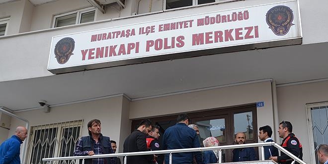 'Evet' standı açan başörtülü gençlere saldırı iddiası