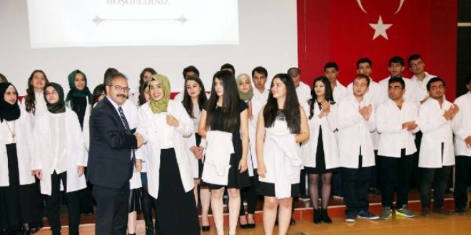 Diş korkularını 'dişçi önlüğü' giyerek yeniyorlar