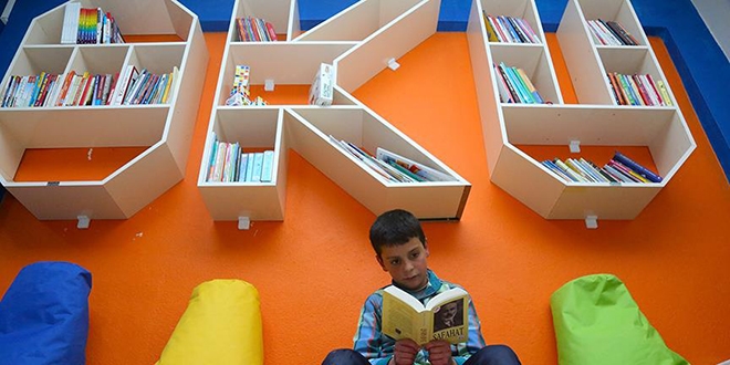 Köyün sıra dışı kafesi kitap kurdu çocukların hizmetinde