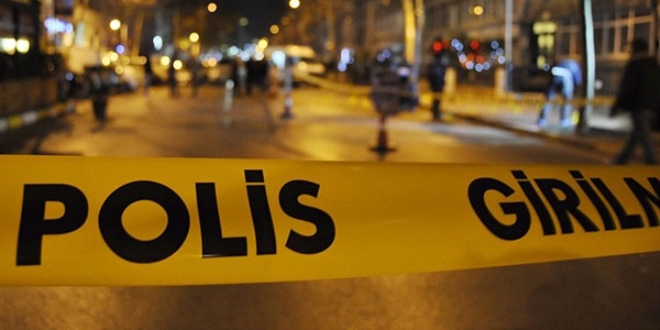 Mahalle bekçisi, eşini ve babasını yaralayıp intihar etti