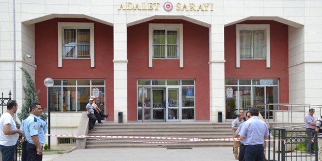 Manisa'da gözaltına alınan 2 kişi FETÖ'den tutuklandı