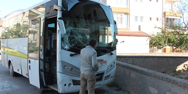 Aksaray'da renci servisi ile minibs arpt: 4 yaral