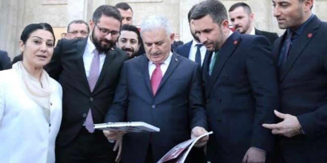 Başbakan'dan öğrencilerin çay davetine 'evet'