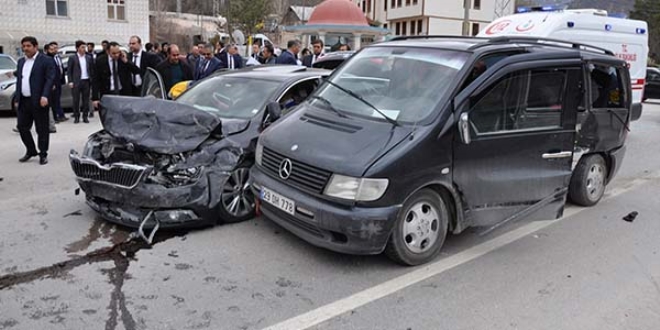 Bakan Işık'ın konvoyunda kaza: 5 yaralı