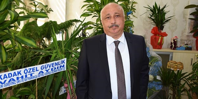 Rektör, 'tebrik çiçekleri'ni satıp, şehit yakınları hesabına yatırdı