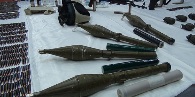 Hakkari'de 4 adet RGP-7 roketatar ele gerildi
