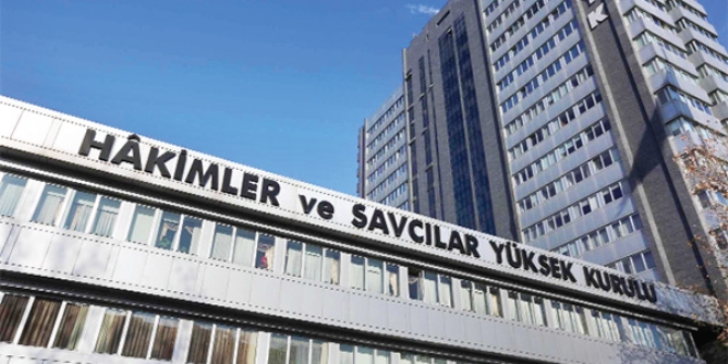 FETÖ'nün medya ekibini salıveren hakimler açığa alındı