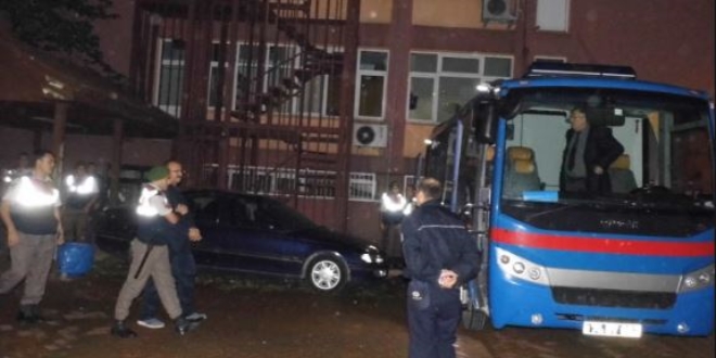 Bartın'da 16 askeri personelin yargılandığı dava ertelendi