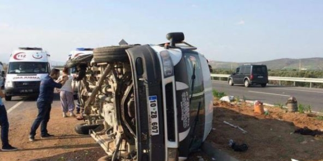 Tarım işçilerini taşıyan minibüs devrildi: 17 yaralı