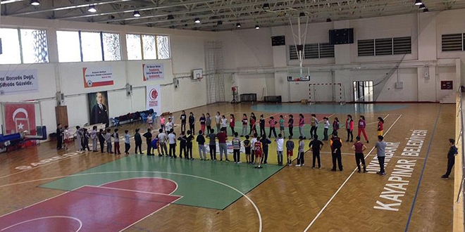Spor kompleksinde topluma yararlı gençler yetiştiriliyor