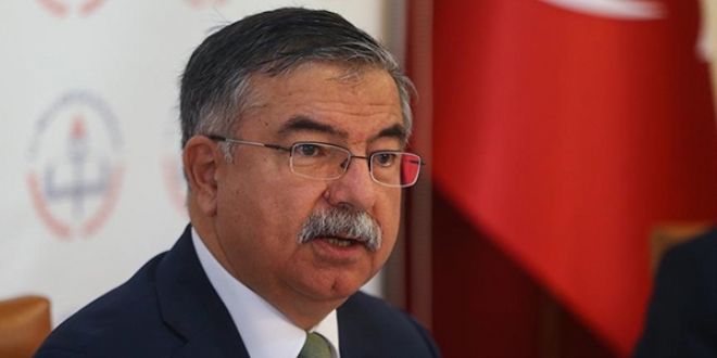 Bakan: 'Eğik yazıdan ben memnunum' diyeni görmedim