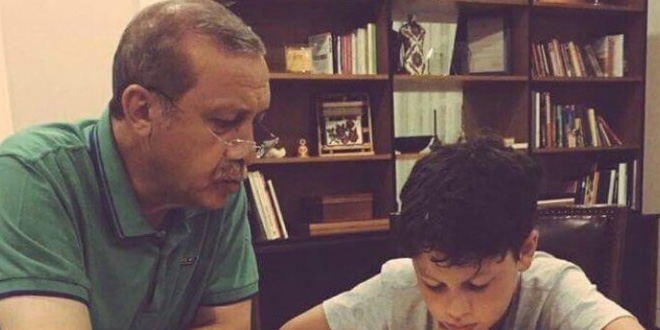 Erdoğan'ın torununa Kur-an öğretirken çekilen fotoğrafı