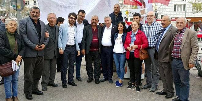 Kayseri'deki CHP'nin 'Hayır' standında yumruklaşma
