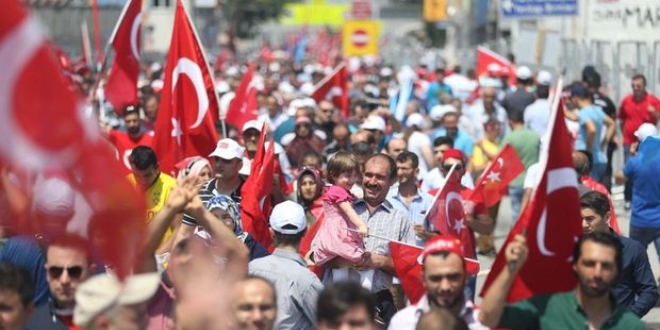 Yenikapı miting alanına vatandaşların girişleri sürüyor