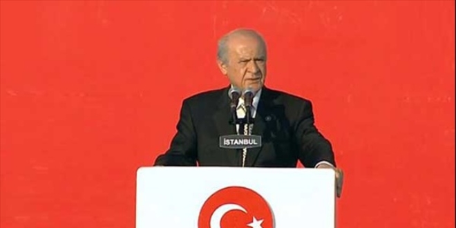 Bahçeli, İstanbul mitingini dua ile bitirdi