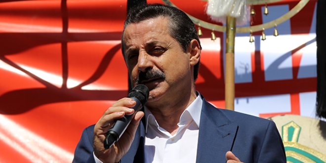 Çelik: Gençlerimizin üzerinde titizlikle davranıyoruz