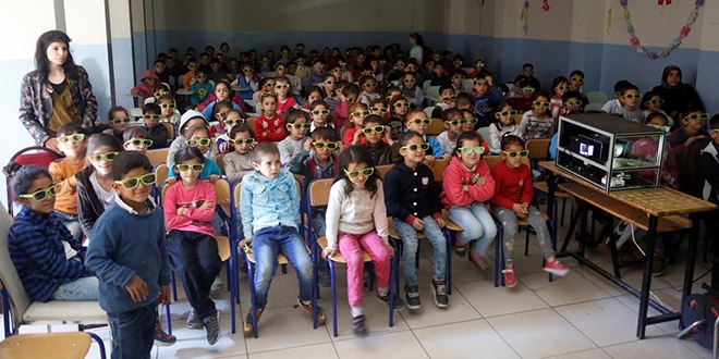 Cizre'de 34 bin öğrenci 3 boyutlu film ile buluşturuldu