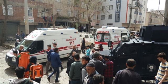 Diyarbakır'daki patlamada şehit sayısı 2'ye yükseldi