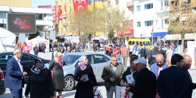 Aynı meydanda 'evet' ve 'hayır' çağrısı