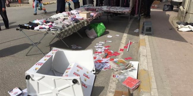 Antalya'da 'evet' standını yıkan aile gözaltında