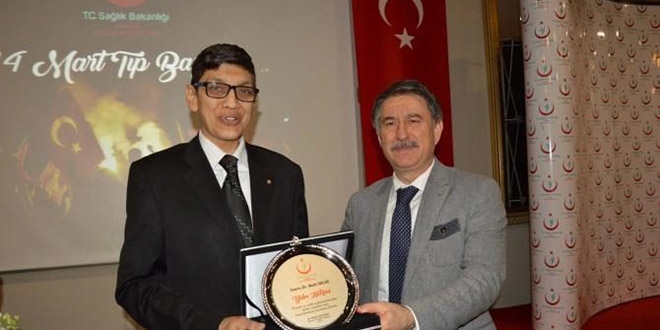 Beyin kanaması geçiren 'Yılın doktoru' hayatını kaybetti