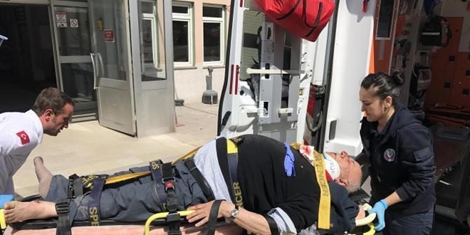 Eski belediye başkanına minibüs çarptı