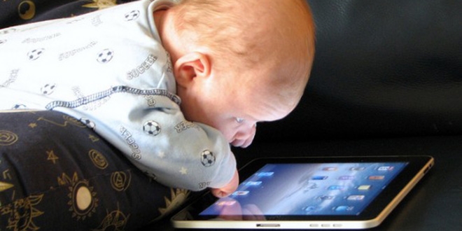 Dokunmatik ekranlarla vakit geiren bebekler daha az uyuyor