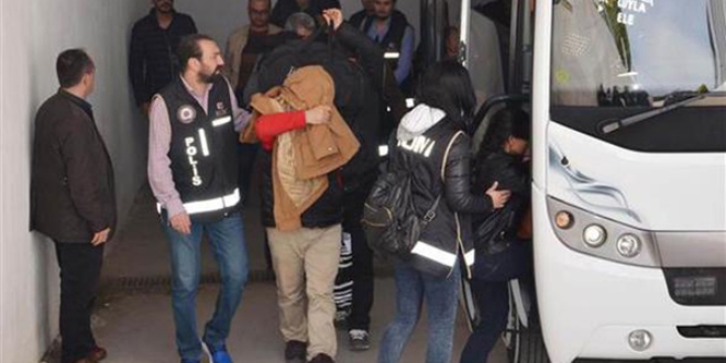 Denizli'de ByLock'tan 13 memur tutuklandı