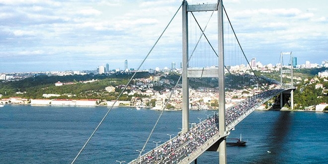 Batı Türkiye'nin borç kapısı oldu