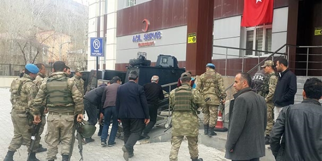 Van'da zırhlı askeri araca saldırı: 1 asker yaralı
