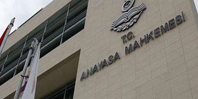 Sınır dışı kararı AYM'den döndü